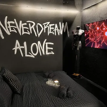 Doormat#13 Black Mirror Apartment *