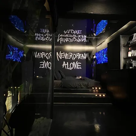 Doormat#13 Black Mirror Apartment *