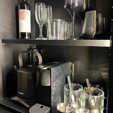 Doormat#13 Black Mirror Appartement